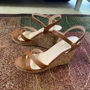 Caramel Lulus wedges NWOT